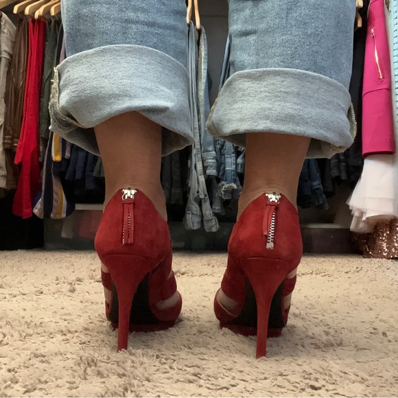 Sexy, strappy red heels - Picture 3 of 8